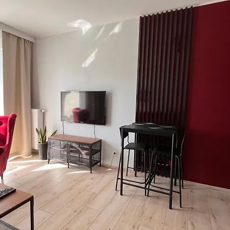 New Mona Red * Varšava